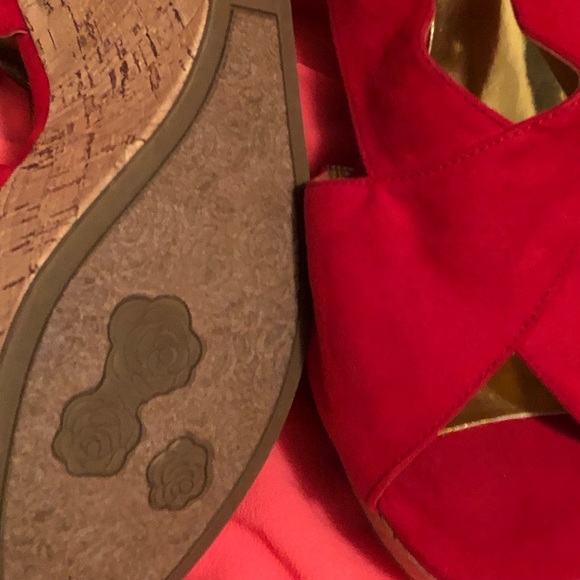 Heels - Picture 3 of 3